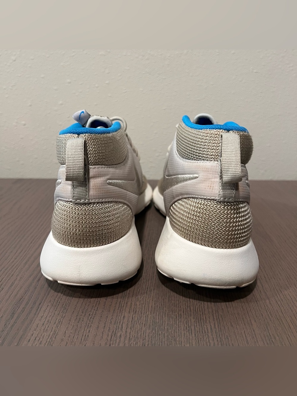 SIZE 8.5 MENS NIKE ROSHE RUN MID - Picture 3 of 6